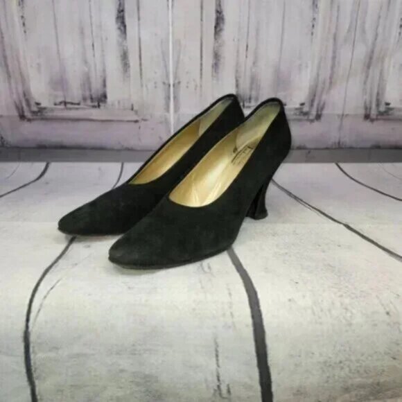 Yves Saint Laurent Suede Pumps - Picture 2 of 7